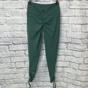 Ryderwear green scrunch bum cropped leggings | size small